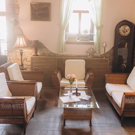 Hotel Lony Mochov Bagian luar foto