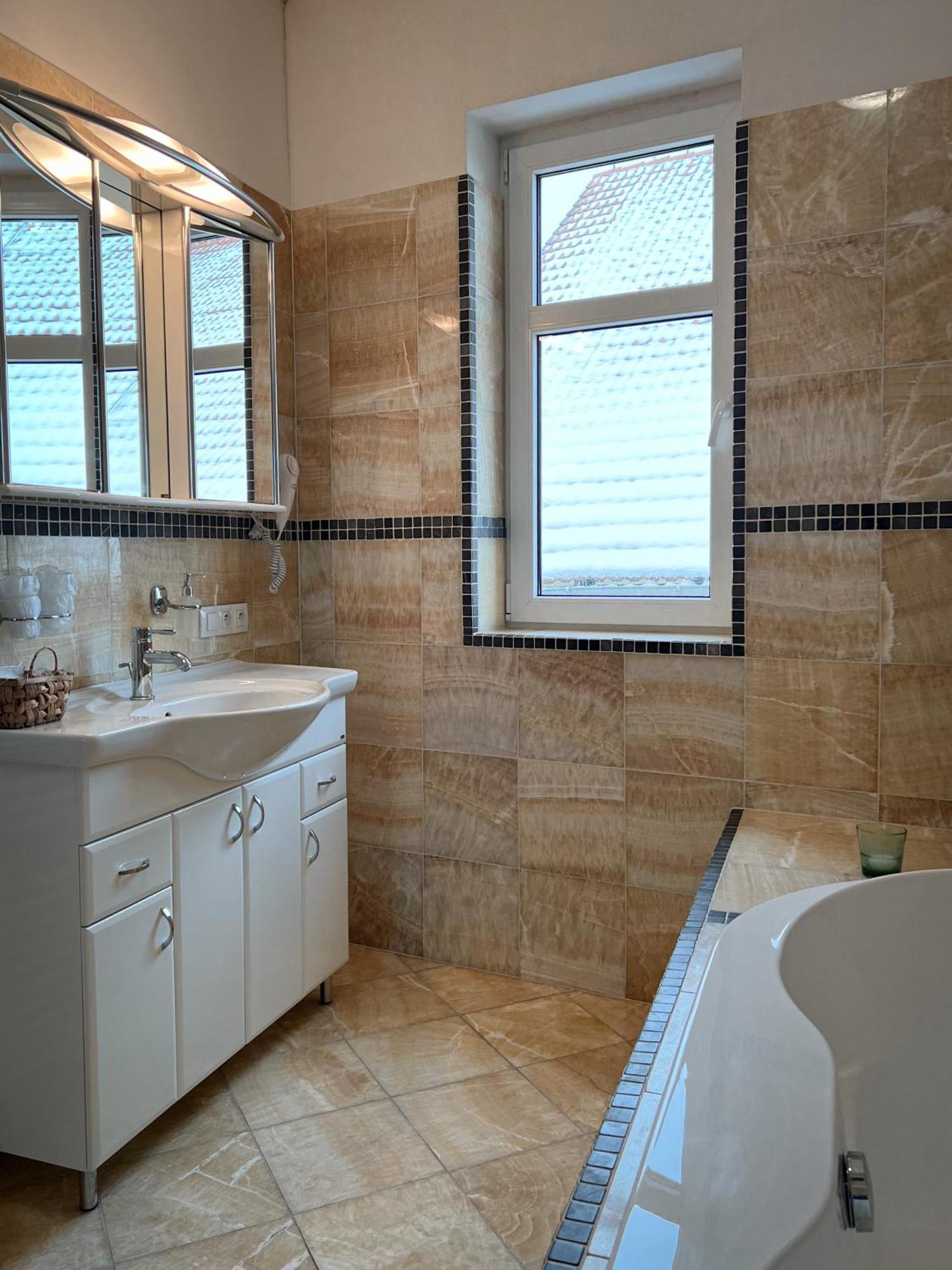 Hotel Lony Mochov Bagian luar foto
