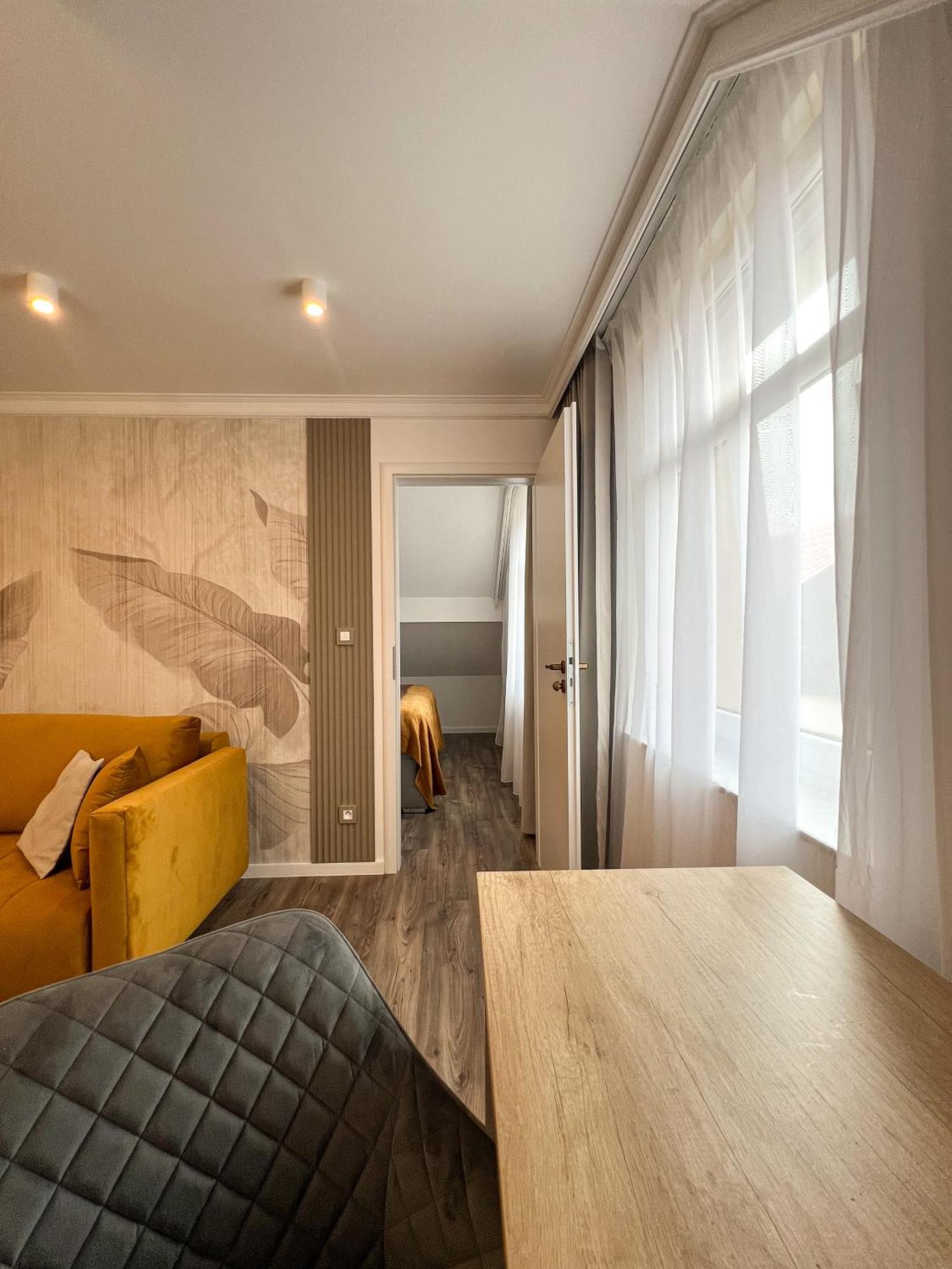 Hotel Lony Mochov Bagian luar foto