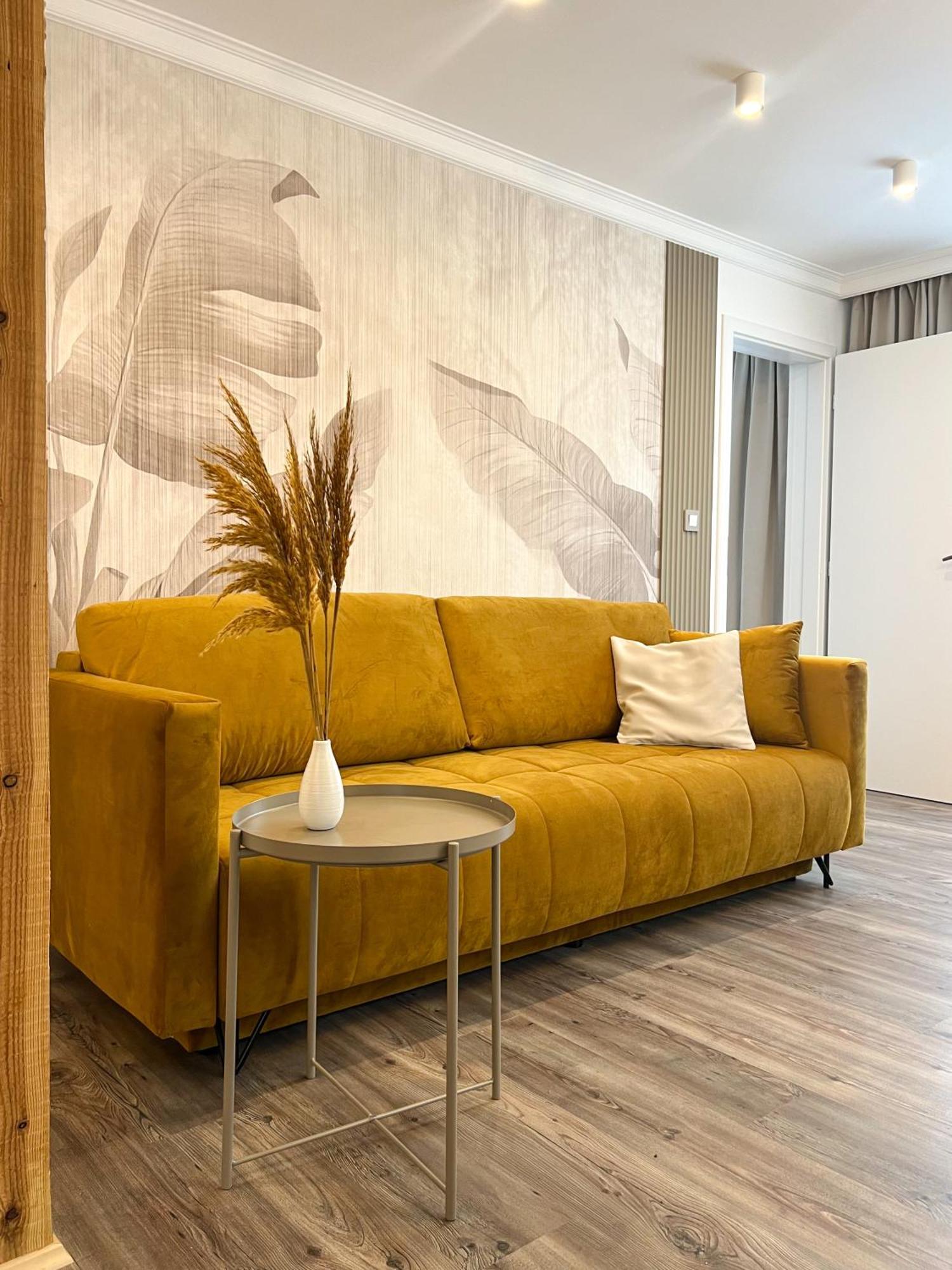 Hotel Lony Mochov Bagian luar foto