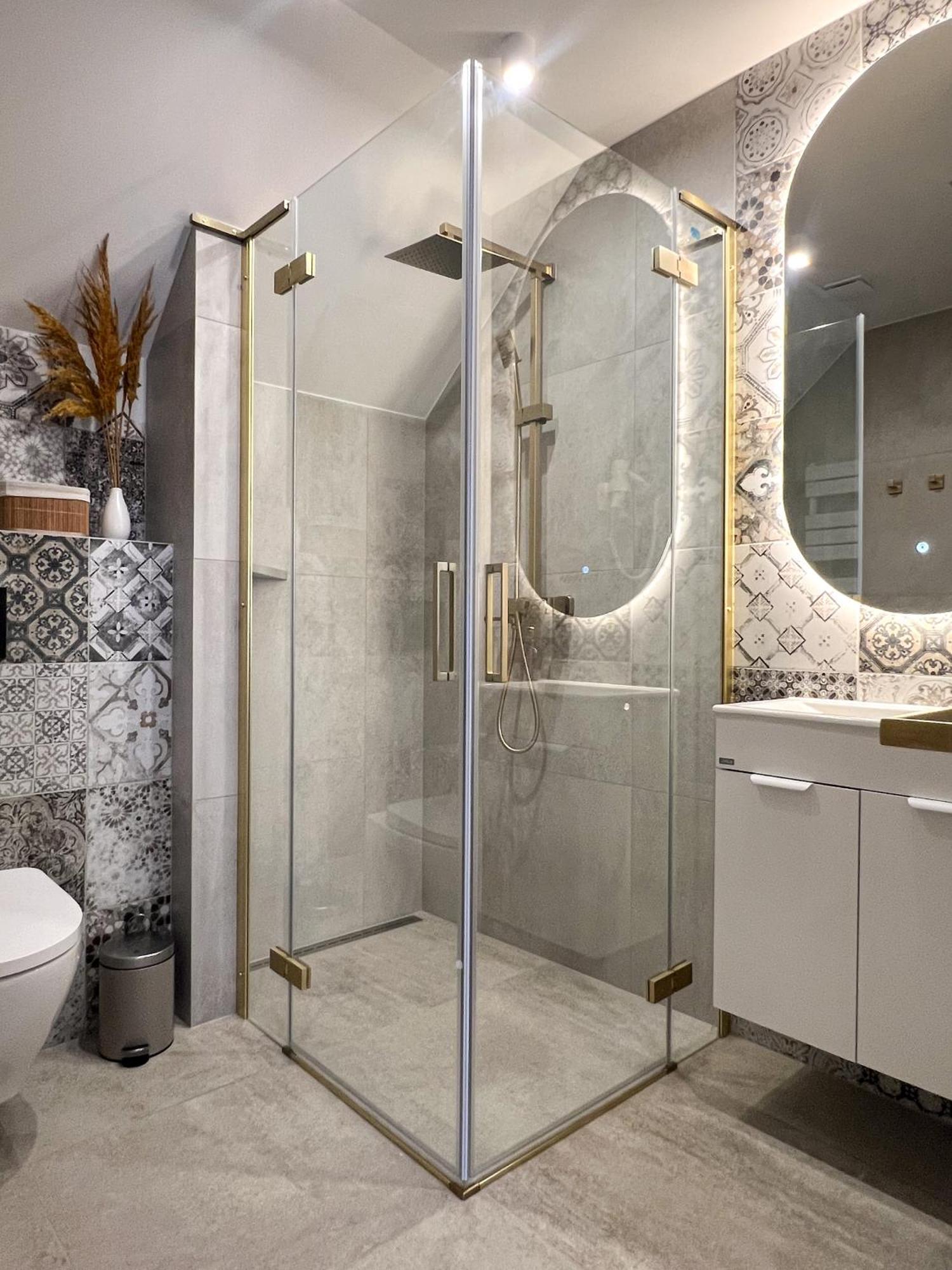 Hotel Lony Mochov Bagian luar foto