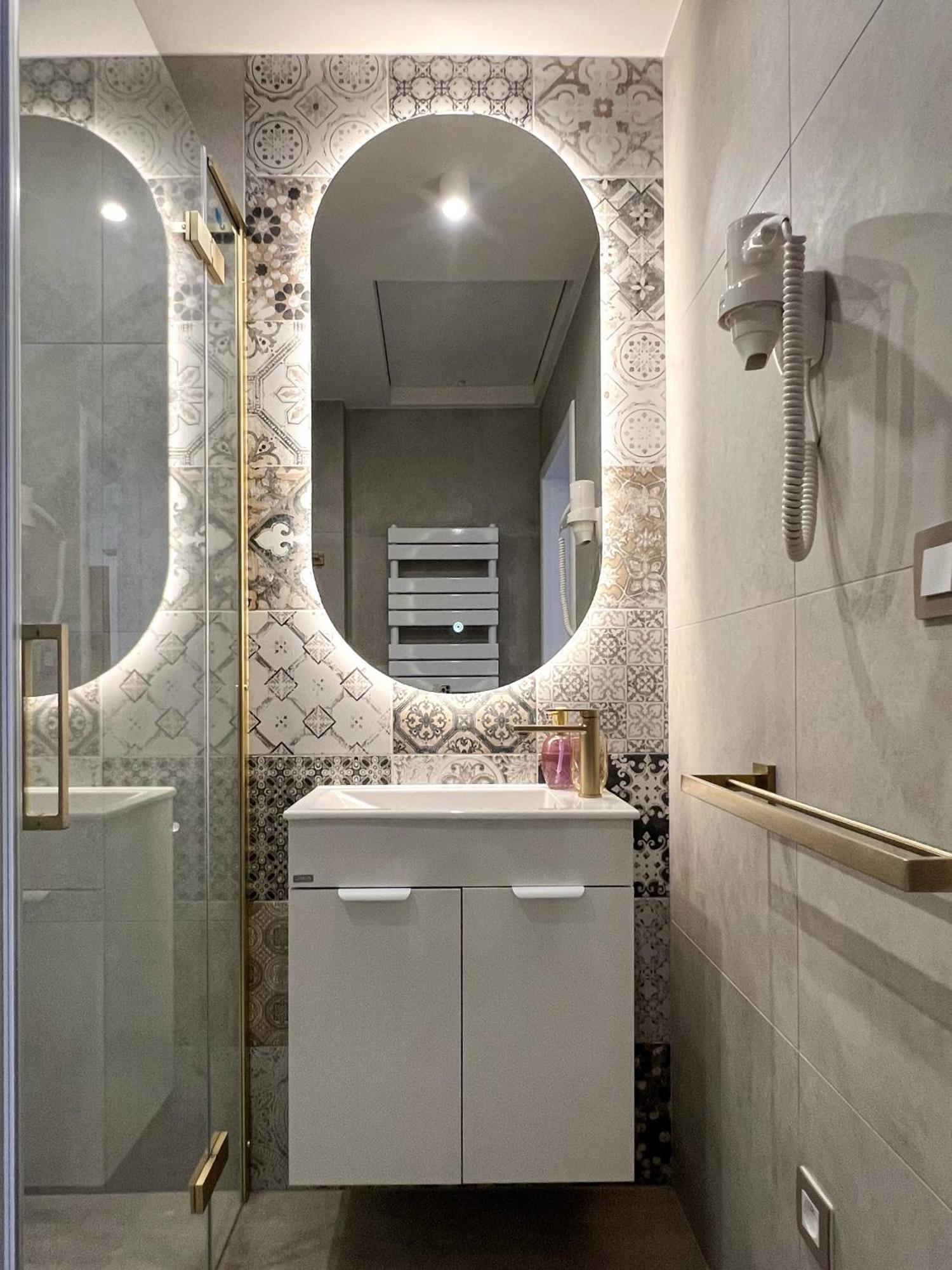 Hotel Lony Mochov Bagian luar foto