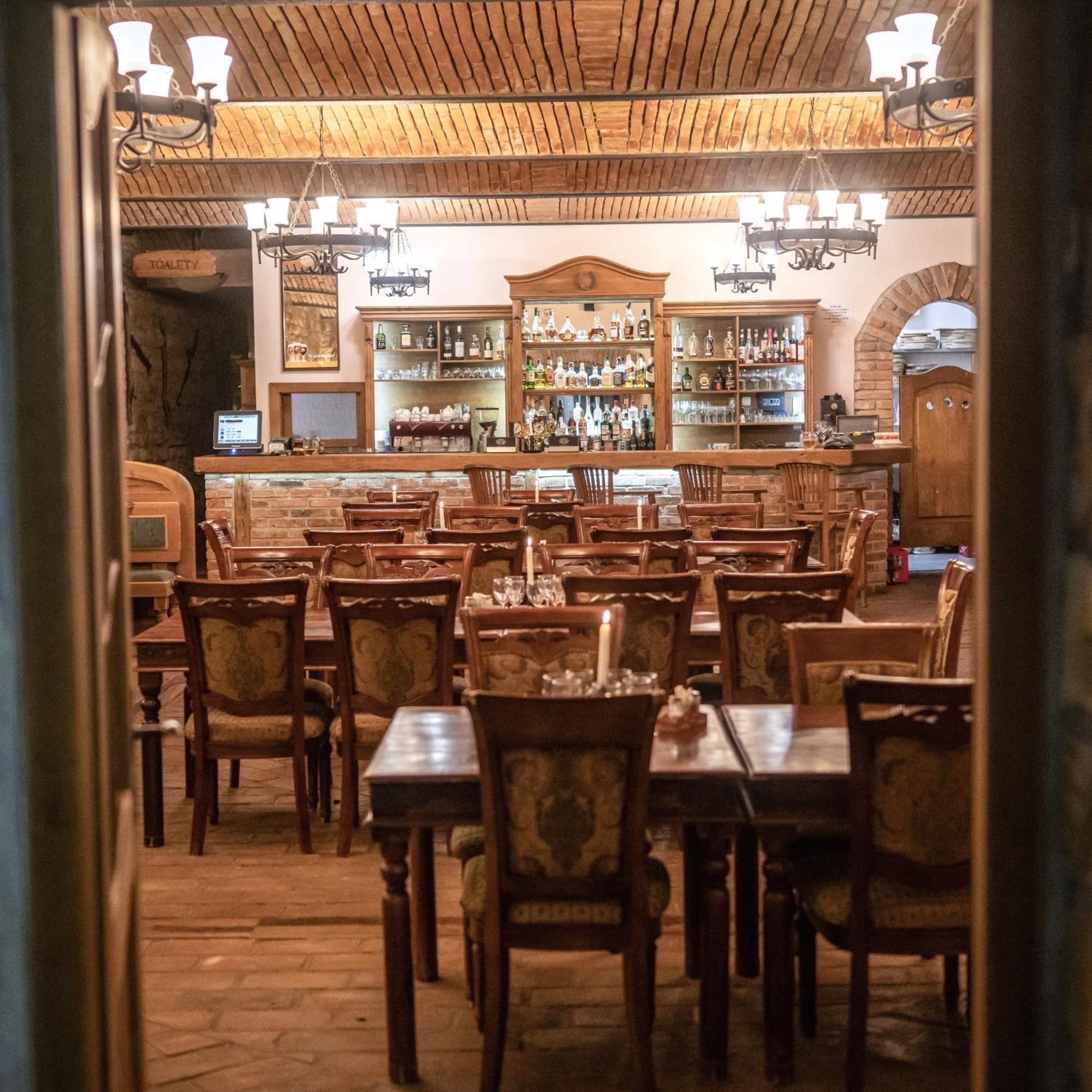 Hotel Lony Mochov Bagian luar foto